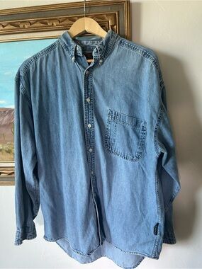 Men's Light Blue Denim Button-Down Shirt with Chest Pocket
